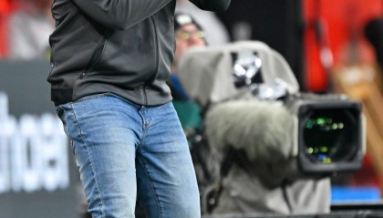 欧博官网娱乐- 于德豪重回新疆主场作战被球迷问候 